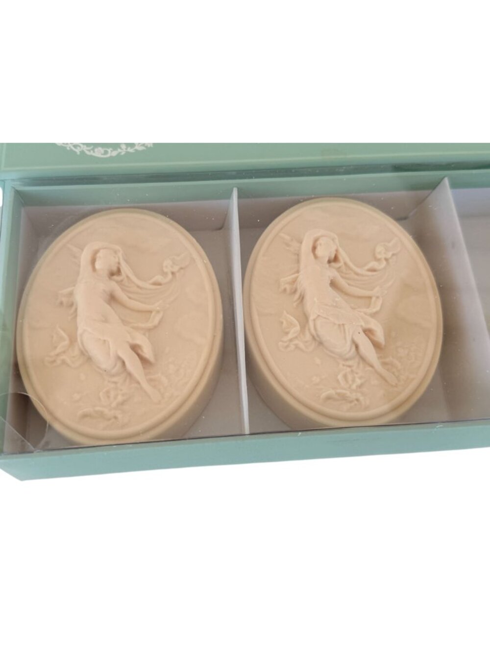 Somerset Toiletry Co. "Vintage Cameos" Vetyver Soaps Gift Boxed (only 2 soaps) - Picture 4 of 6